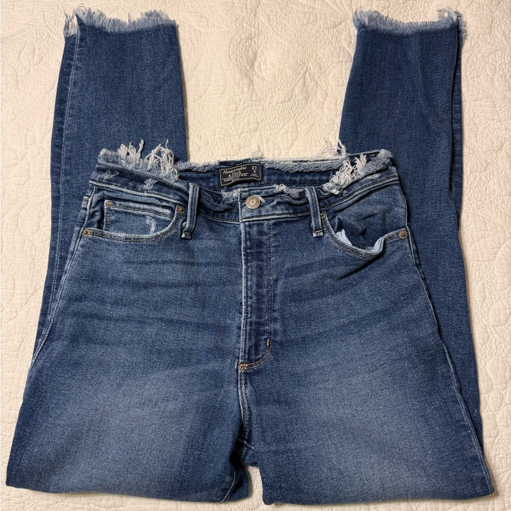 Abercrombie & Fitch High Rise Ankle Frayed Hem Jeans Size 4